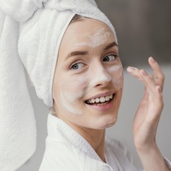 Orakel Niacinamide face wash bottle front view