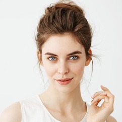 Orakel Niacinamide Ceramide face wash product packaging side view